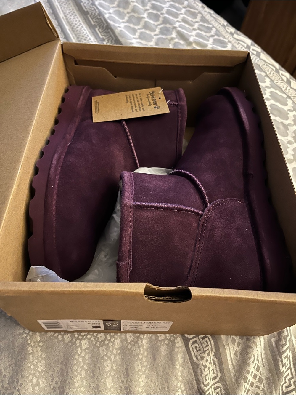 BearPaw Women's Short Winter Boots in Deep Plum sz 9.5 womens